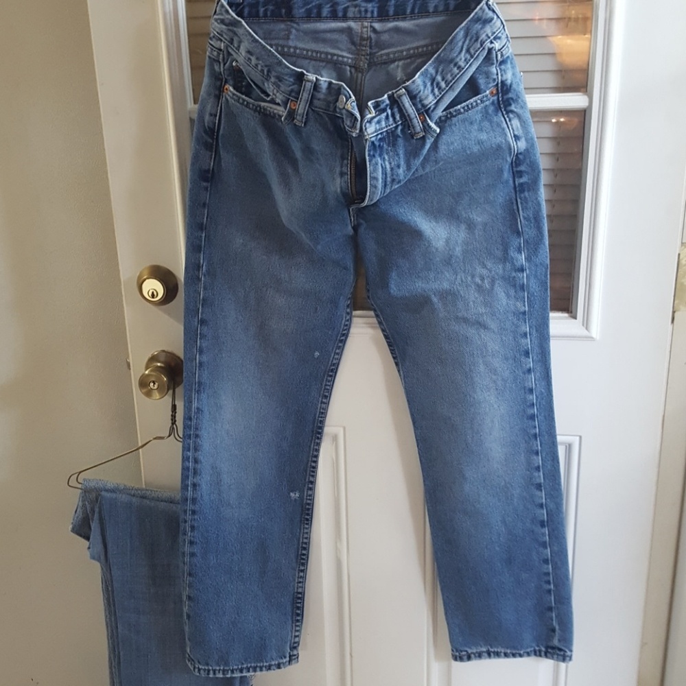 Levis jeans 32/30, (has a couple  picks) See Pics